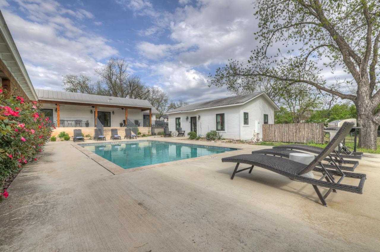 Schubert Inn Cottage - Pool - Walk To Main St Fredericksburg Buitenkant foto