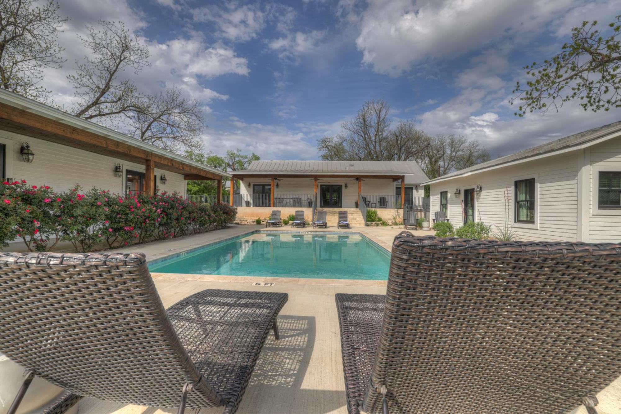 Schubert Inn Cottage - Pool - Walk To Main St Fredericksburg Buitenkant foto
