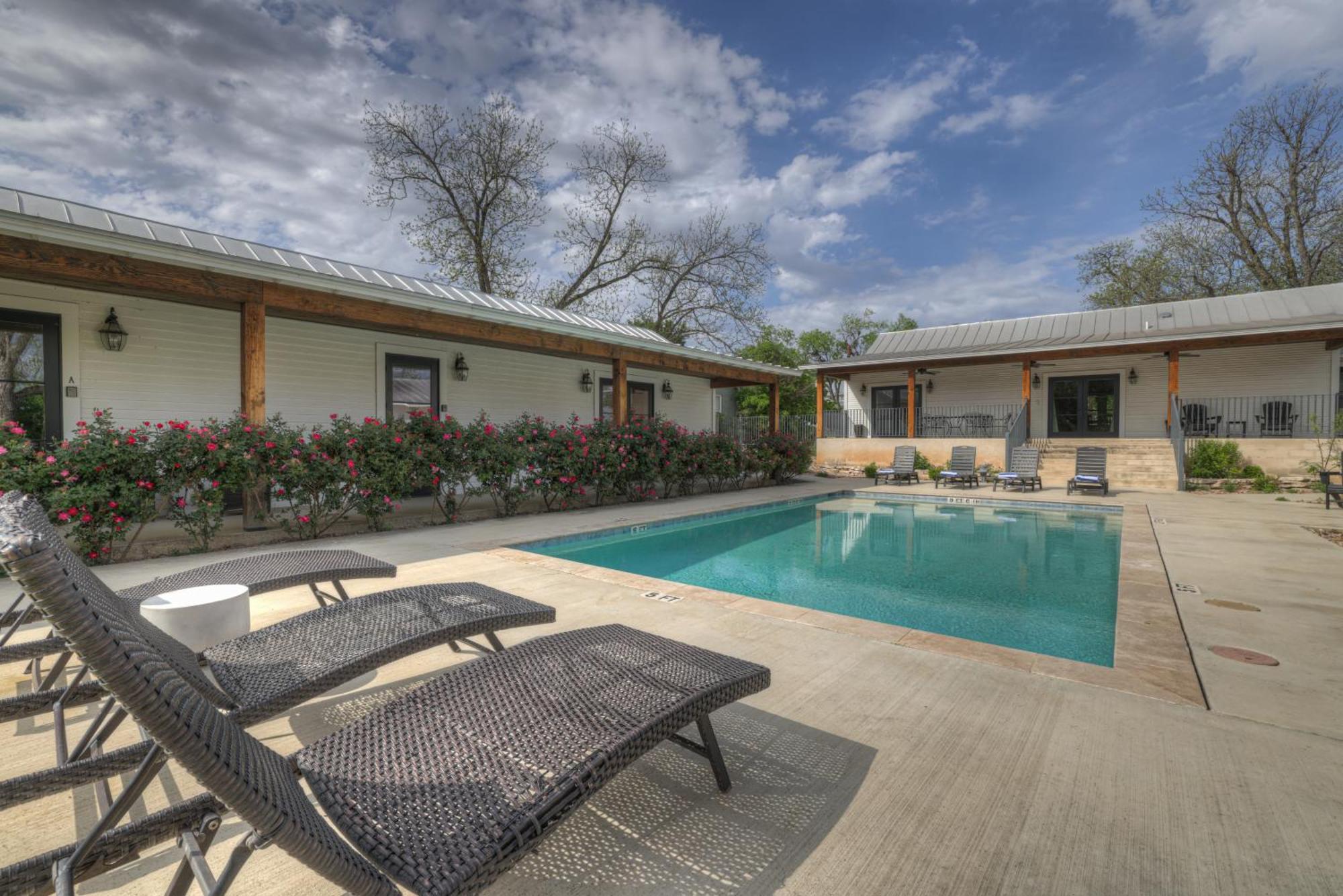 Schubert Inn Cottage - Pool - Walk To Main St Fredericksburg Buitenkant foto