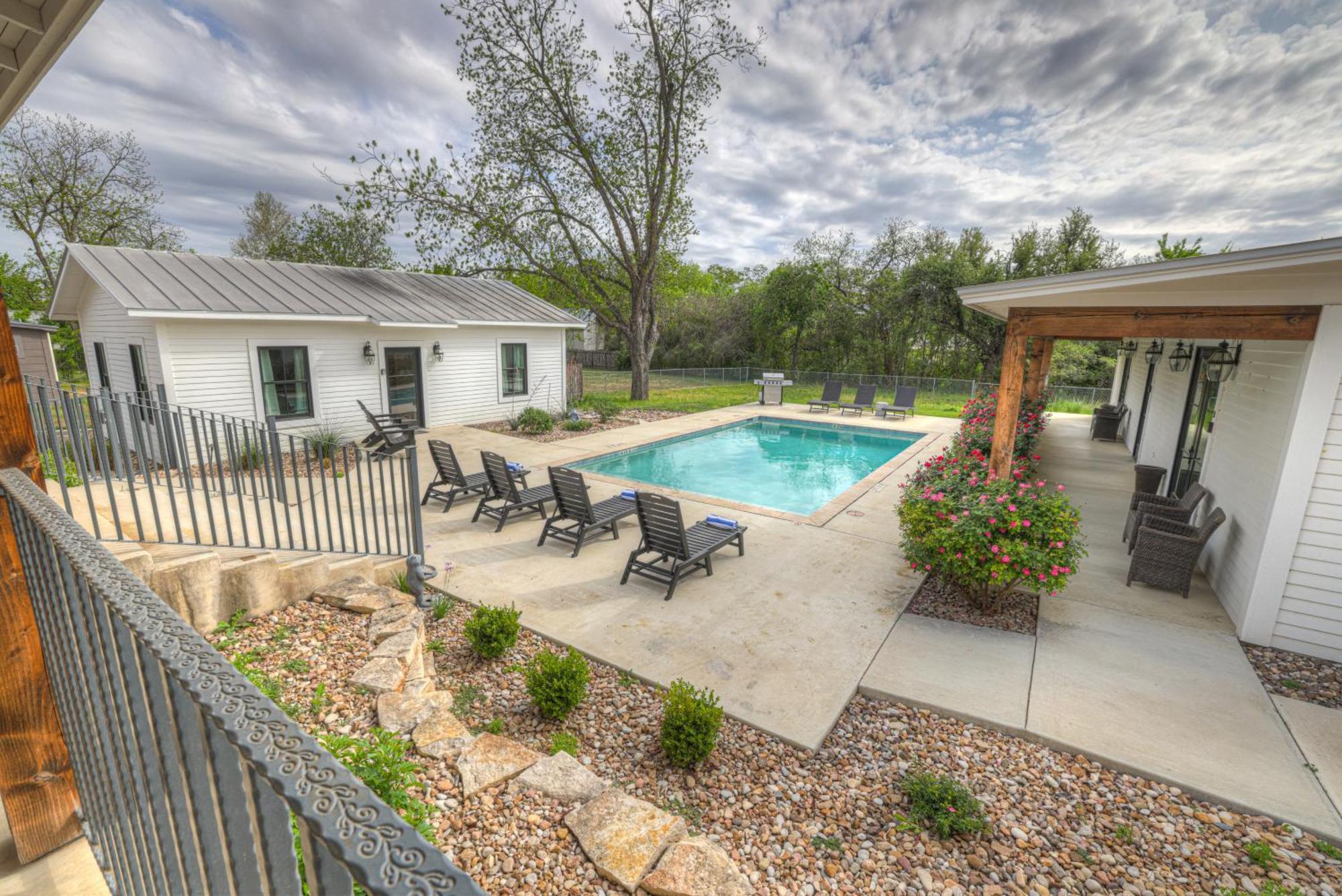 Schubert Inn Cottage - Pool - Walk To Main St Fredericksburg Buitenkant foto